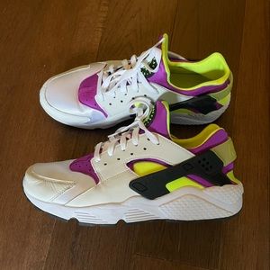 Nike Air Hurache Shoes